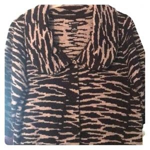 Half sleeve sweater made for layering